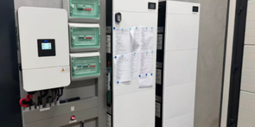 49.14kWh lifepo battery System: Two LFP.6144.G4 Units with Deye Inverter