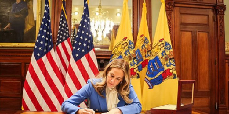 New Jersey governor spends first day in office issuing executive orders on solar