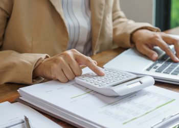 How to Qualify for Solar Tax Credits