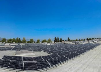 California Mercedes-Benz USA parts distribution center goes solar
