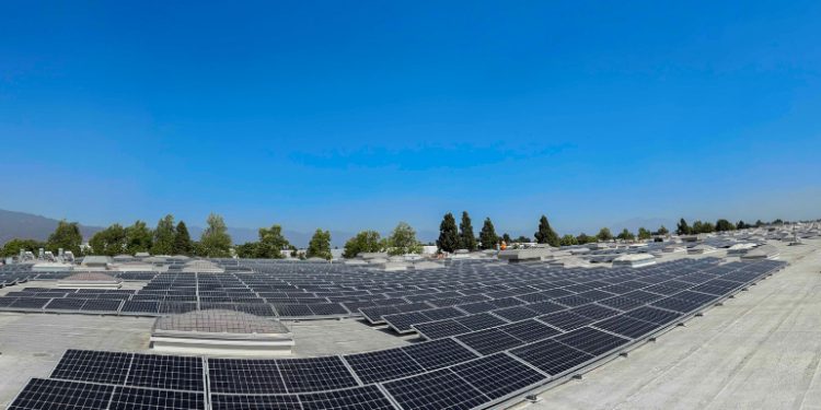 California Mercedes-Benz USA parts distribution center goes solar