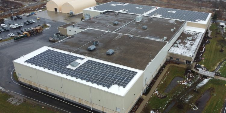 Ohio rubber manufacturing site installs solar on flat roof