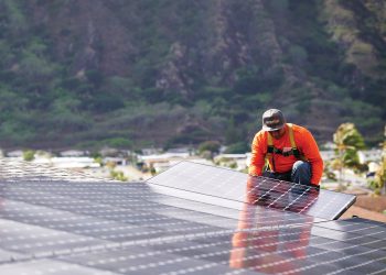 Hawaii legislators voting on bill threatening state’s solar market