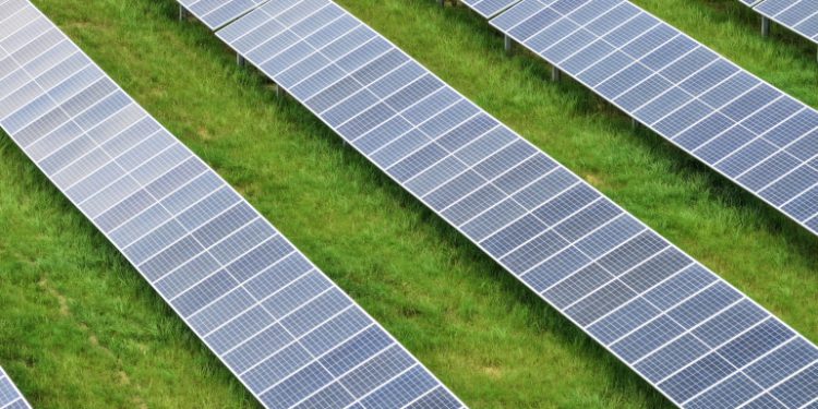 Solar could overtake US natural gas capacity in 2027