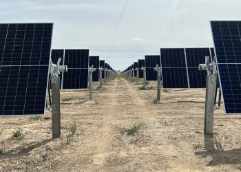 Avangrid starts laying panels on another large solar project in Oregon
