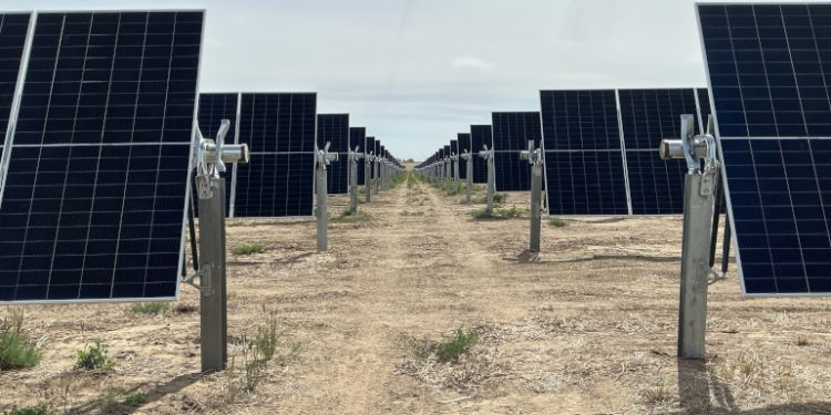 Avangrid starts laying panels on another large solar project in Oregon