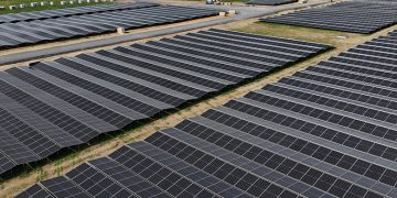 Illinois community solar project pilots Planted high-density solar racking