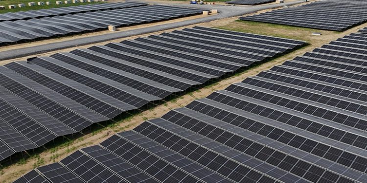 Illinois community solar project pilots Planted high-density solar racking